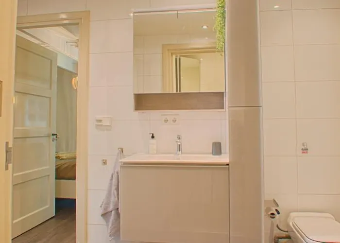 Guesthouse Valkenswaard 招待所 3*